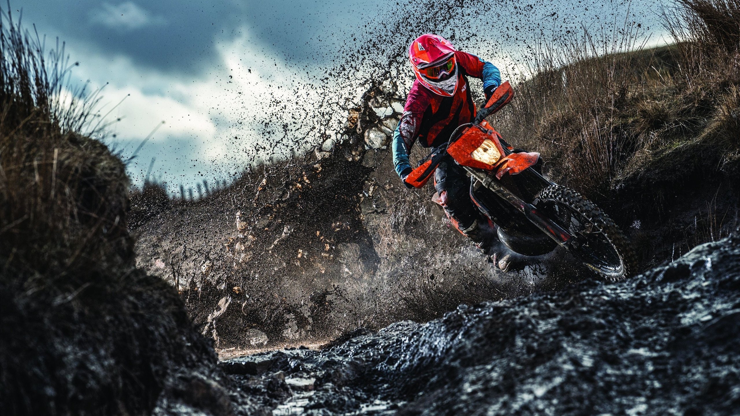 新秀球员集中进行投篮矫正训练提升命中率与手型稳定性,投篮姿势矫正