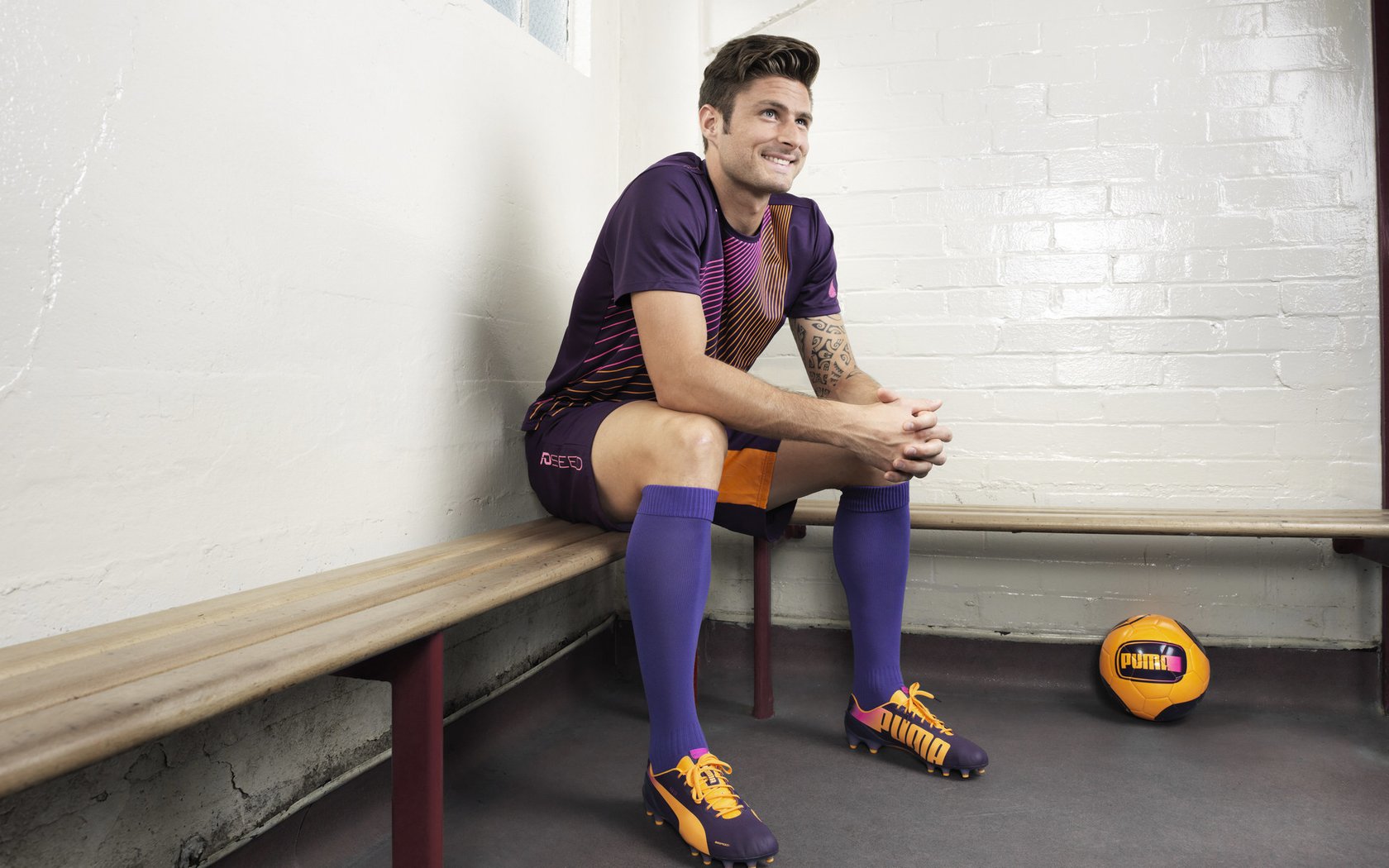 特色足球场馆融入智慧照明与智能安保系统，提升管理效率，足球场馆建设